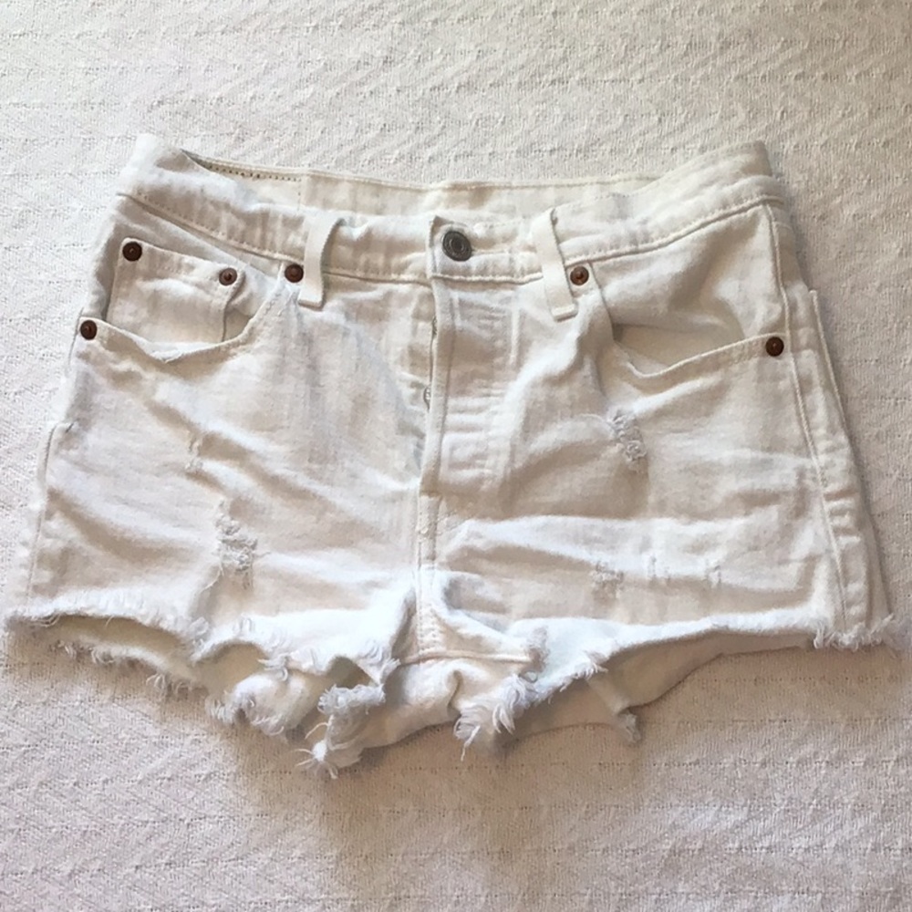 Levi’s 501 Button Fly Women’s White Jean Shorts Size 25